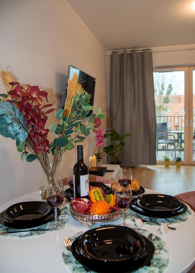 Maya'S Flats & Resorts - River View Gdansk Exterior foto